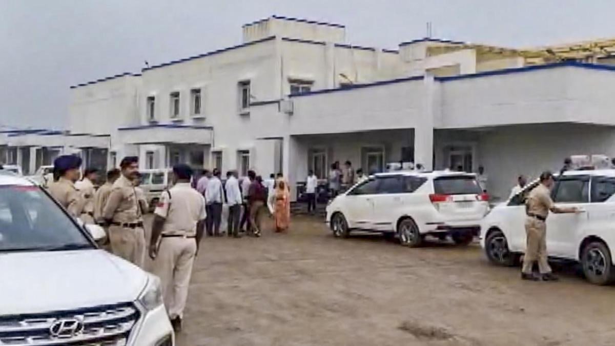 देवास में 20 दिनों में 13 मौतें, 4 दोस्तों की जान गई, ग्रामीण बोले जहरीली शराब