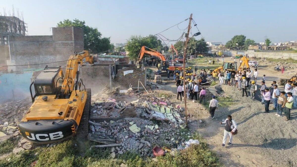 इंदौर में करोड़ों के 4 फ्लायओवर का काम धीमा, ट्रैफिक जाम बढ़ा