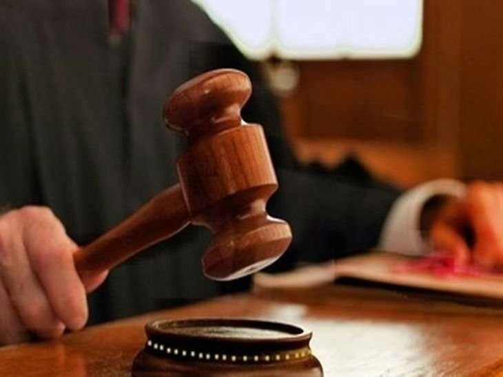 निरस्त धारा  में आदेश दिया, हाईकोर्ट ने लगाया निगम अफसर पर 1 लाख जुर्माना