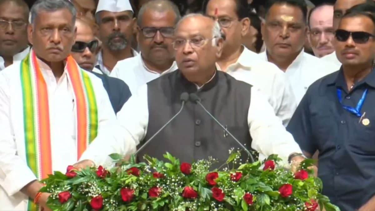 खरगे के बयान ‘मोदी का बाप भी जाएगा’ पर हुआ हंगामा, कार्यकर्ताओं ने युवक को पीटा