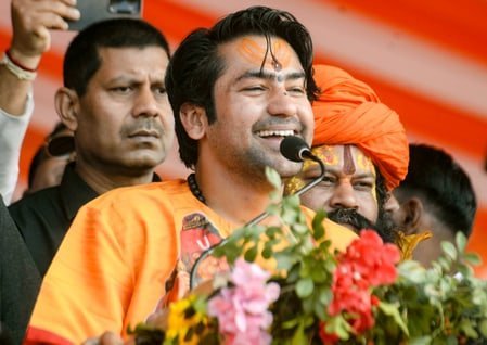 बागेश्वर धाम के धीरेंद्र शास्त्री ने मध्य प्रदेश में शराबबंदी की मांग जताई