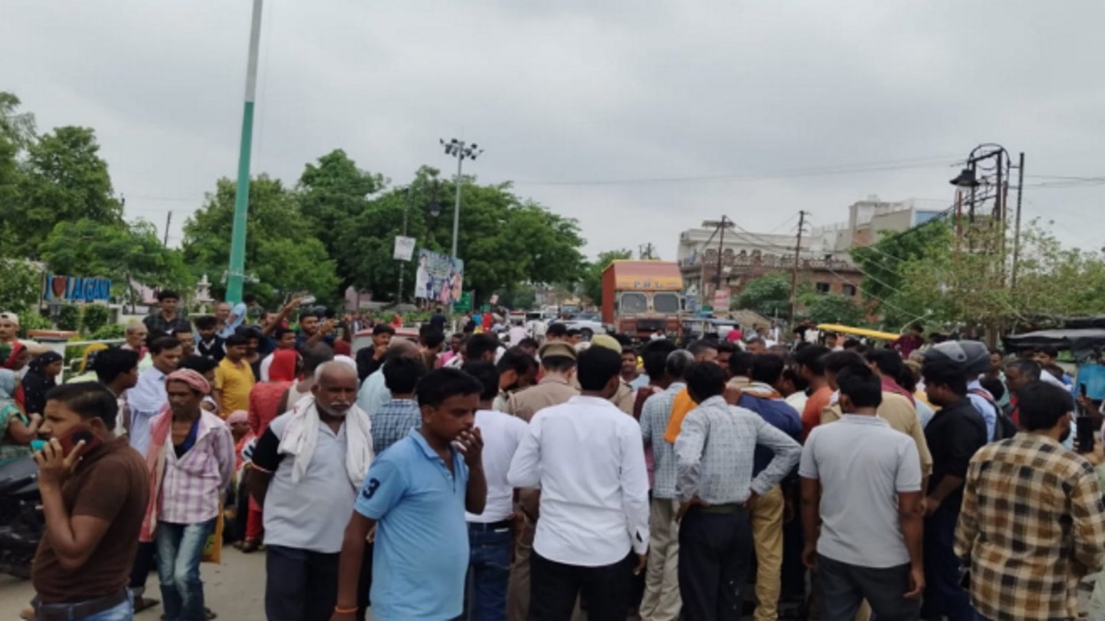 प्रतापगढ़ में कांग्रेस बैठक के दौरान टेंट संभालते समय करंट से 2 की मौत, 15 झुलसे